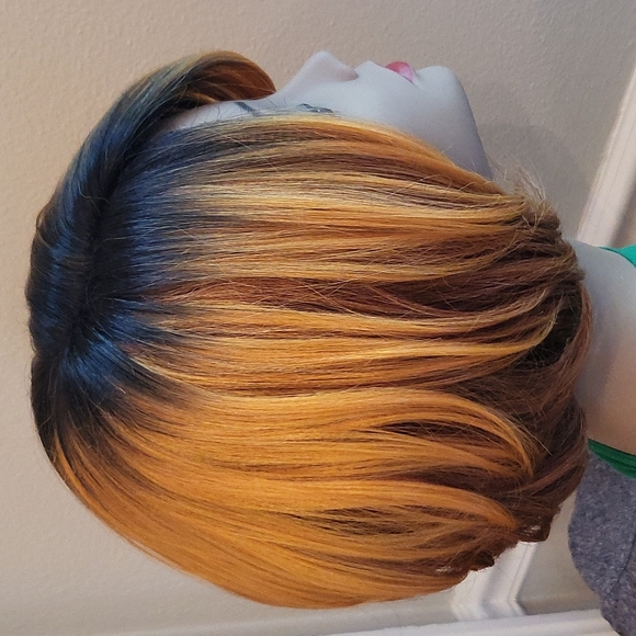 Short Multicolor Lace Front Wig - Picture 5 of 7